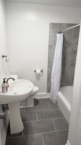 Building Photo - 409 Park Ave