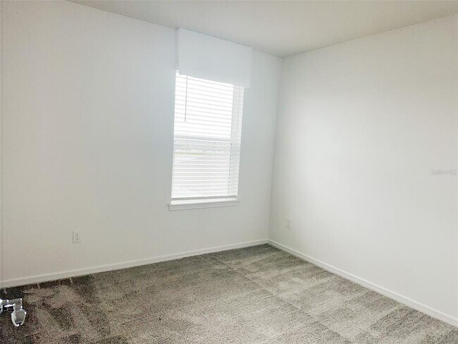 Building Photo - 1889 Summer Serenity Dr