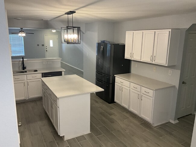 Building Photo - "Charming 3-Bedroom Haven in Selma with Granite Elegance!"
