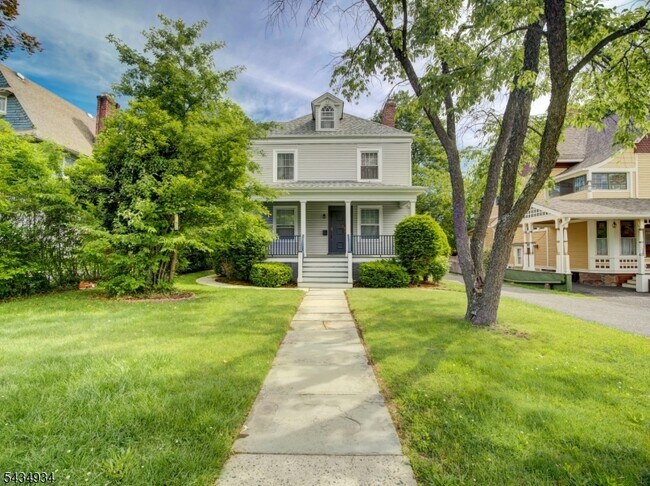 Building Photo - 285 Claremont Ave