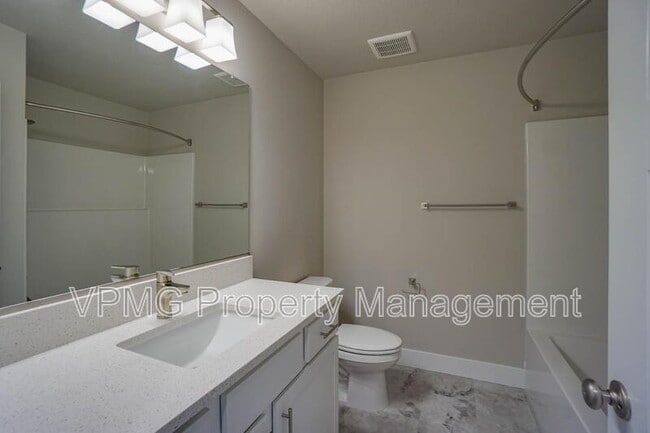 Building Photo - 2331 E Otter Lp