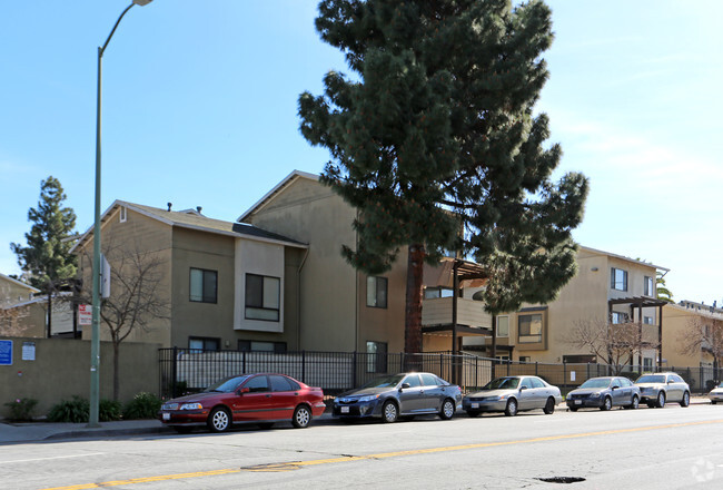 Building Photo - Town Center and Courtyards at Acorn