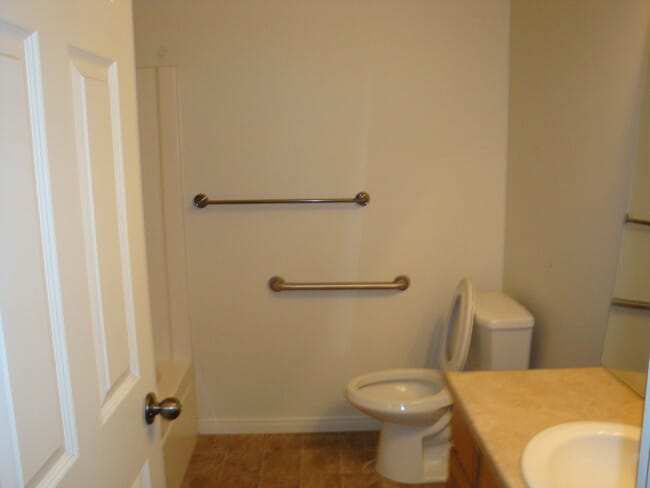 Building Photo - 3 bed 2 bath - Single Family Home - Pet Fr...