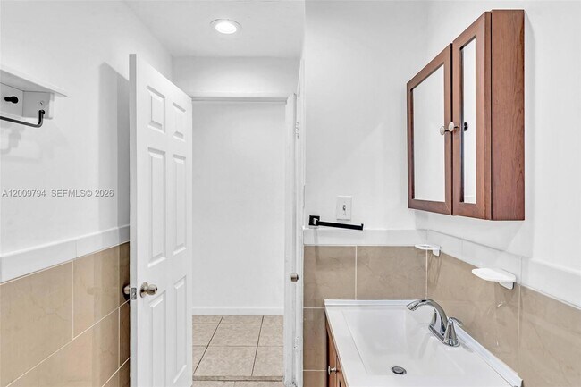 Building Photo - 4156 SW 49th Ct