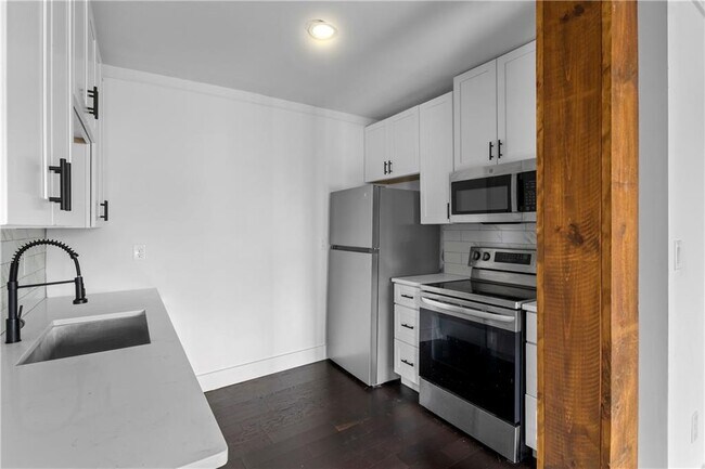 Building Photo - 610 Madola Rd