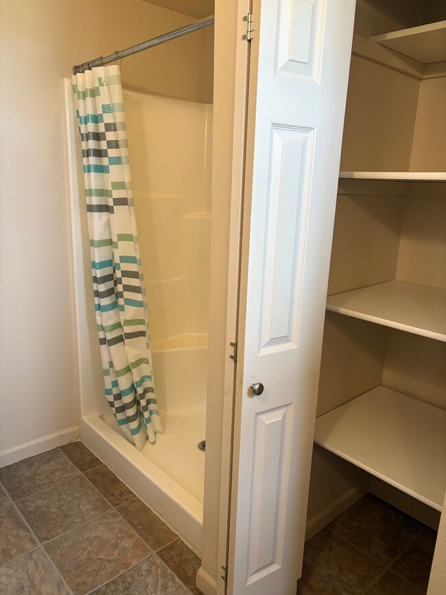 Building Photo - 407 Walnut St