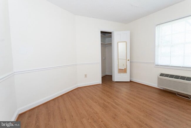 Building Photo - 1612 W Abingdon Dr