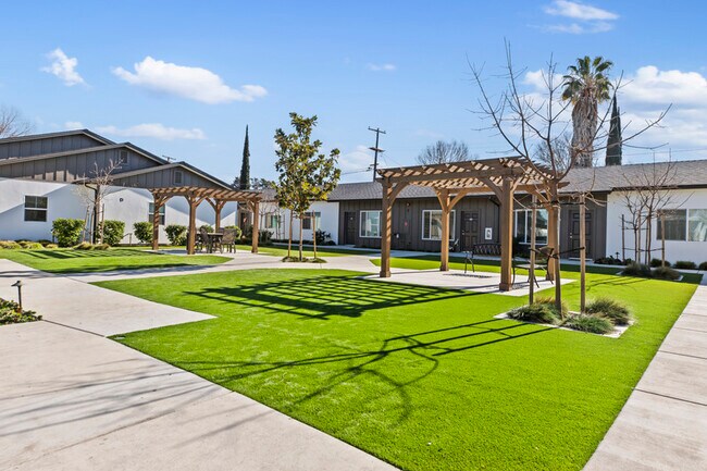 Building Photo - 2600 W Rumble Rd