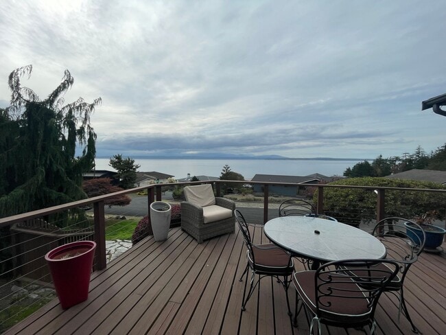 Building Photo - Windmill Heights Home With Community Beach...