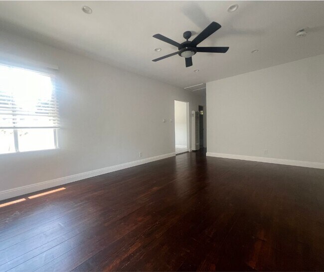 Building Photo - 1028 17th St