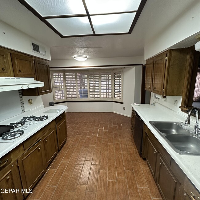 Building Photo - 3304 Old Spanish Trail
