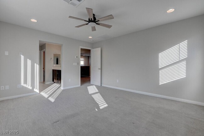 Building Photo - 12847 Slipknot St