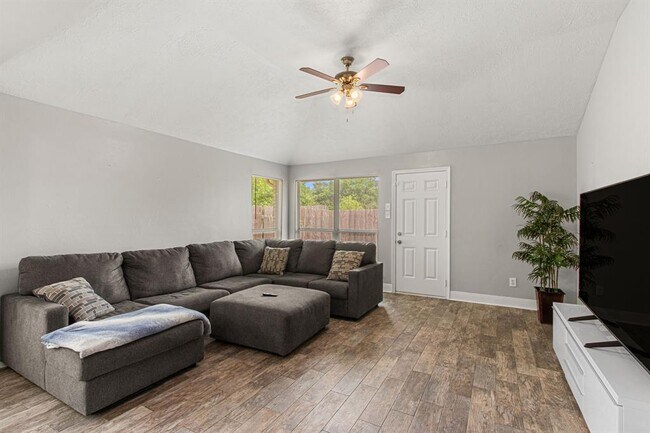 Building Photo - 20314 Pomegranate Ln