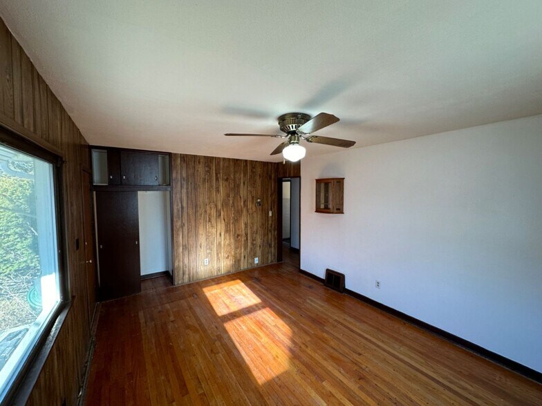Building Photo - 5262 N 50th St