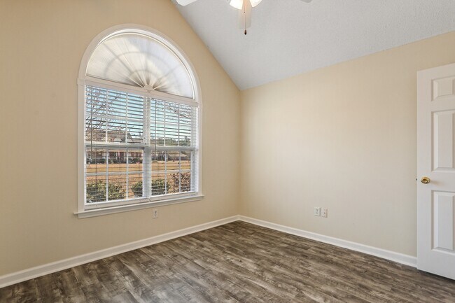 Building Photo - 204 Birch Dr