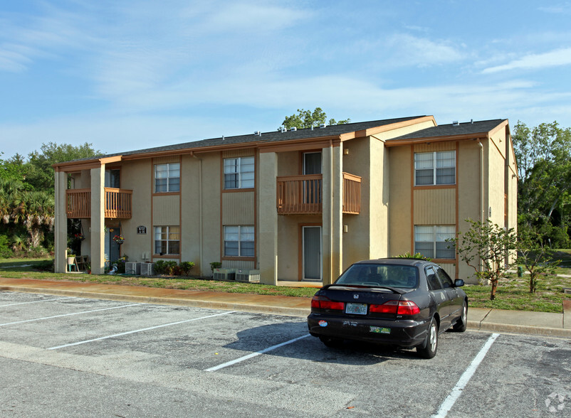 Primary Photo - Emerald Place Apartments