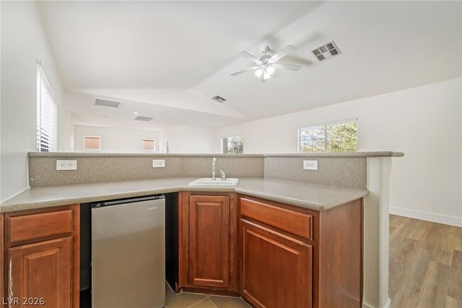 Building Photo - 9372 Glendora Valley St