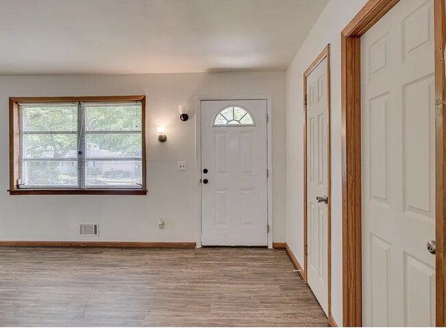 Building Photo - 1114 Terrace Cir