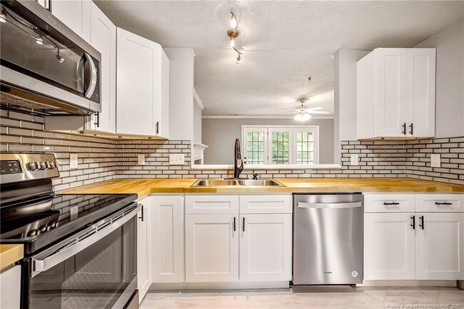 Building Photo - 300 Bubble Creek Ct