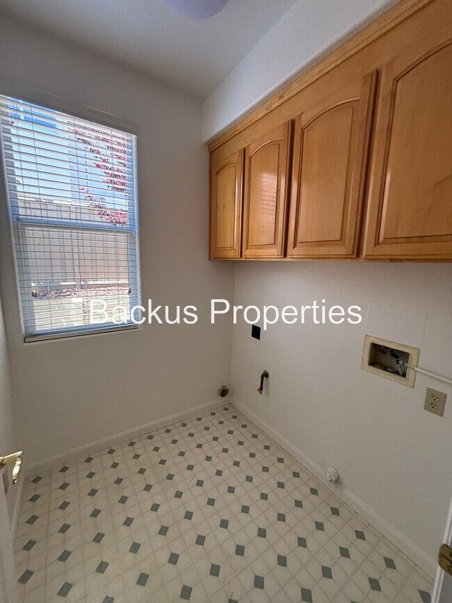 Building Photo - Wonderful corner three bedroom home at Las Palmas II