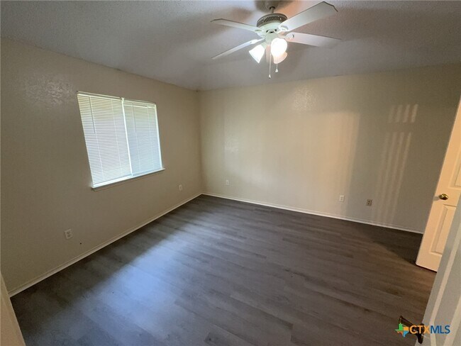 Building Photo - 4303 Fawn Dr