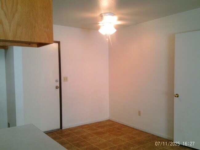 Building Photo - 8201 Laborough Dr