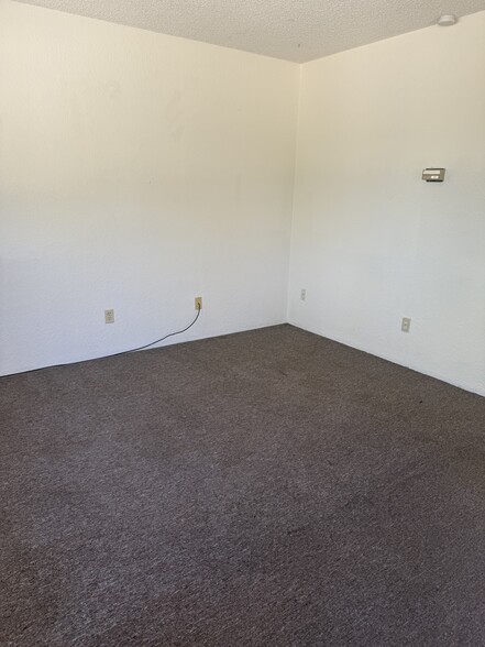 Building Photo - 433 Avenida Garza