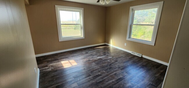 Building Photo - 2 bedroom 1 bath house