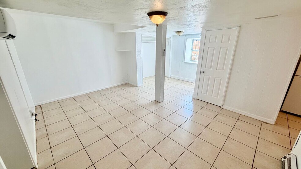 Building Photo - 138 S Peninsula Dr
