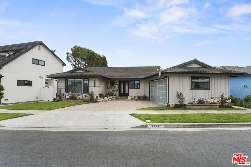 Primary Photo - 4444 Don Felipe Dr