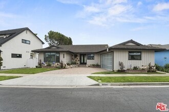 Building Photo - 4444 Don Felipe Dr