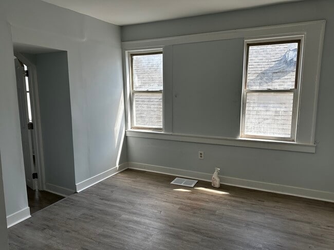 Building Photo - 7621 S Eberhart Ave