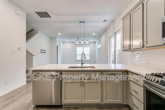 Building Photo - 205 Athenia Dr