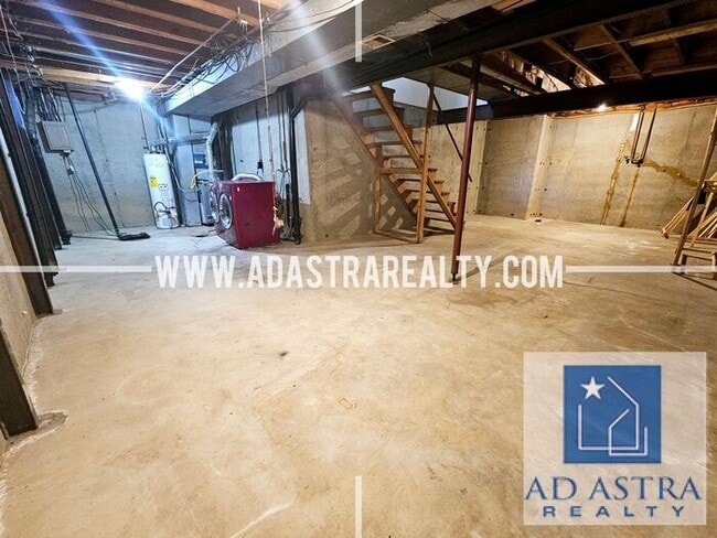 Building Photo - Very Nice 3 Bedroom 2 Bath Duplex in Overland Park-Available in JUNE!!
