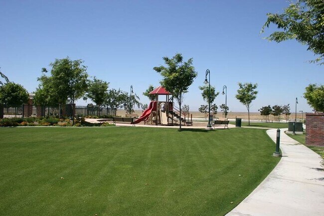 Building Photo - 14816 Huckleberry Dr