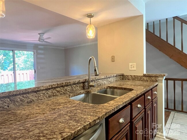 Building Photo - 1317 Maple Shade Ln