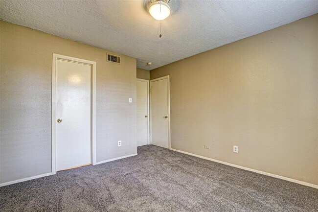 Building Photo - 1323 Brenda Ln