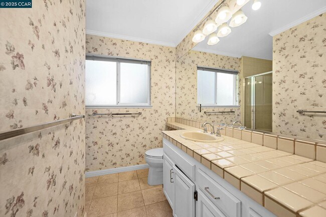 Building Photo - 251 Paraiso Dr