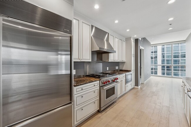 Building Photo - Luxury Living in Buckhead!