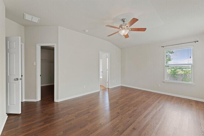 Building Photo - 410 Brazoria Trail