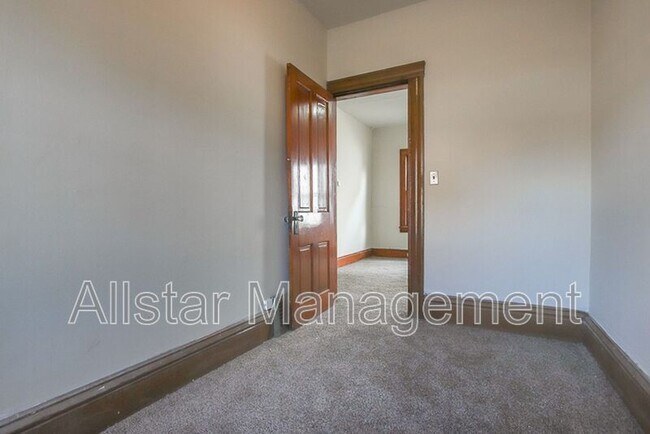 Building Photo - 1101 E 66th St