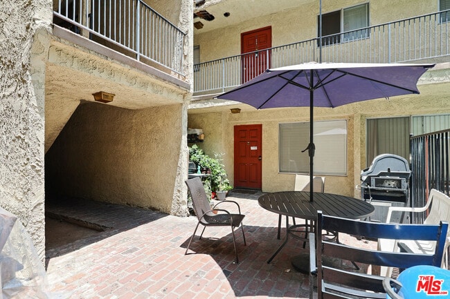 Building Photo - 21219 Roscoe Blvd