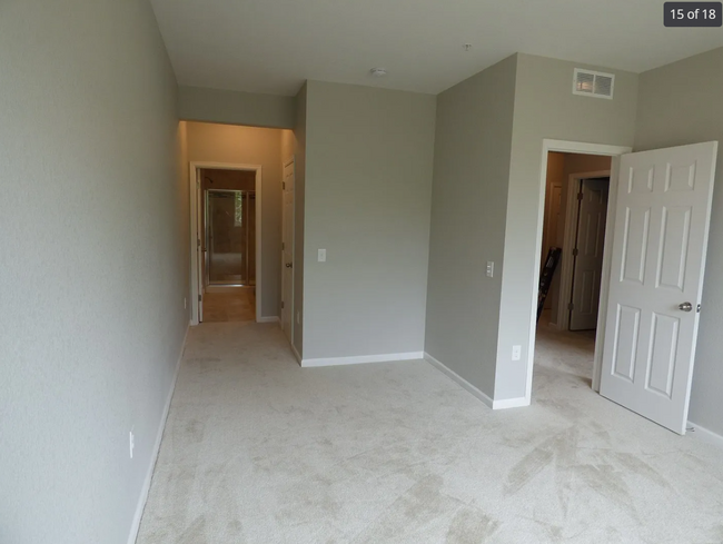 Building Photo - Clean and quaint condo in Longmont - avail...
