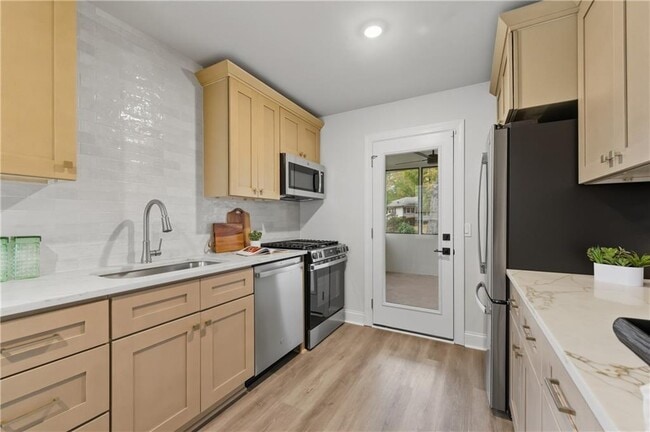 Building Photo - 180 Summit Ave SE