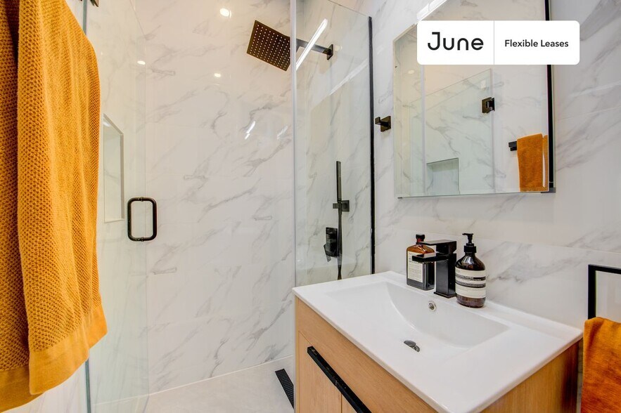 Building Photo - Functional ROOM at The Central Park Manhattan House