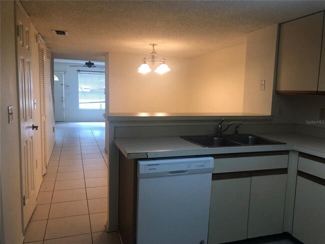 Building Photo - 3375 Fox Hunt Dr