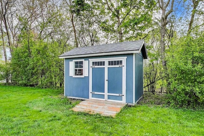 Building Photo - 511 S Dwyer Ave