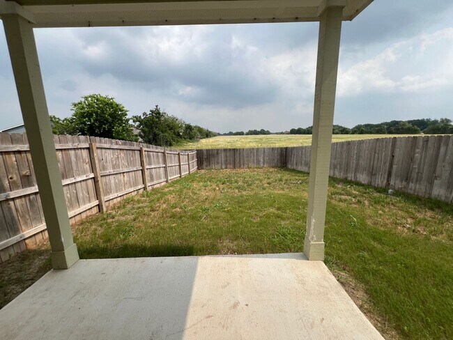 Building Photo - Luxury 3/2 Duplex in Seguin, Texas