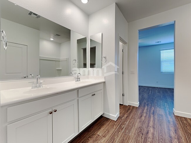 Building Photo - 4218 S 105th Dr