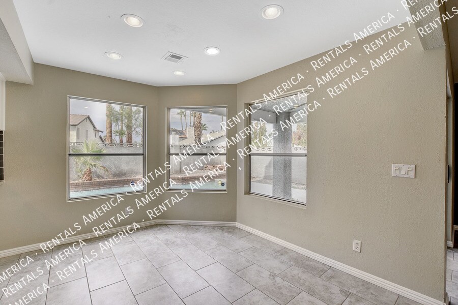 Building Photo - 319 Simon Bolivar Dr